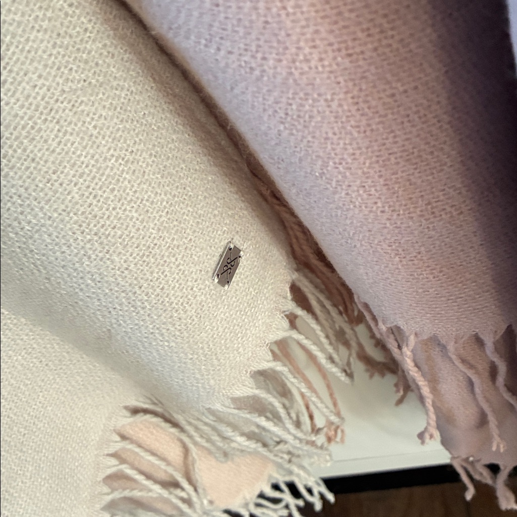 Soia & Kyo Pink And Cream Shawl Nwt Fringed Hem — image 6 of 8